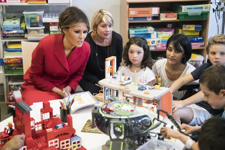 Melania Trump a vizitat un spital de copii din Paris