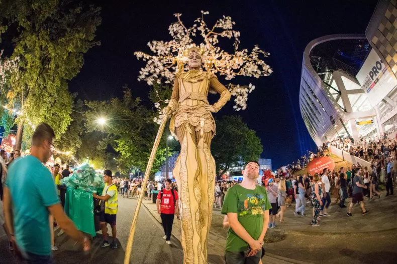 A treia zi la Untold 2017_armin van buuren (15)