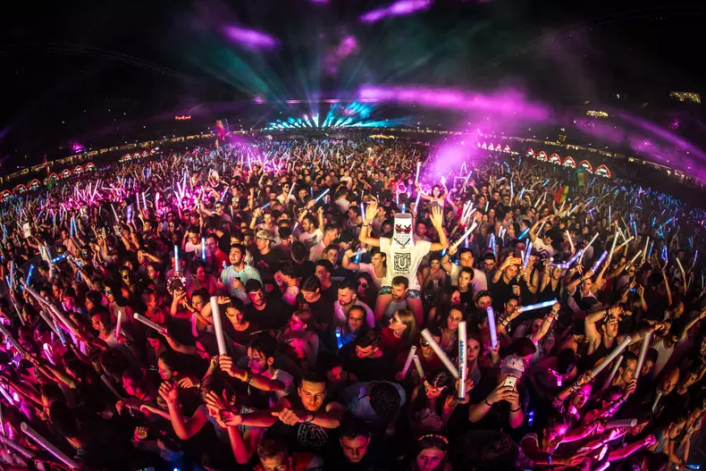 A treia zi la Untold 2017_armin van buuren (18)