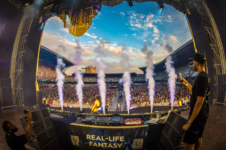 A treia zi la Untold 2017_armin van buuren (7)