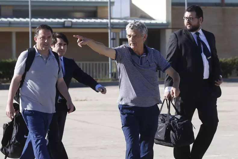 VILLAR AND HIS SON LEAVE SOTO DEL REAL PRISON