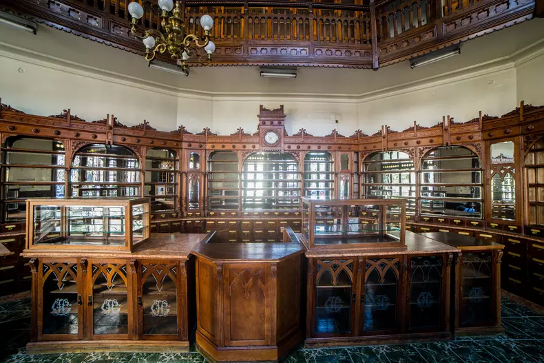 cea mai veche farmacie 5