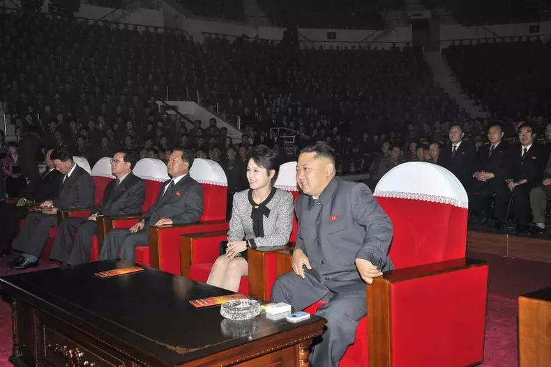 Kim Jong-un alături de soția sa, Ri Sol-ju