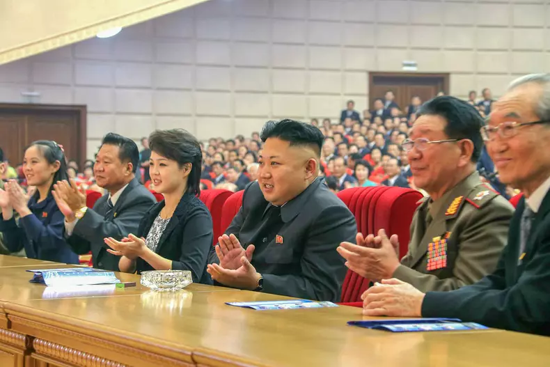 Kim Jong-un alături de soția sa, Ri Sol-ju
