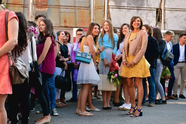 Carmen-Iohannis_la-deschiderea-noului-an-scolar-2017-la-Sibiu-1024x683