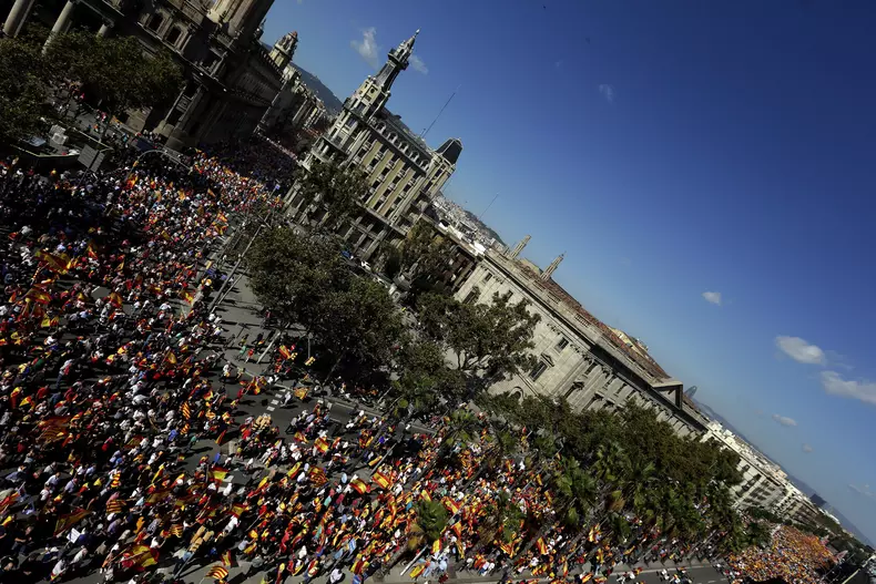 Un milion de spanioli au mărșăluit pentru unitatea țării în Barcelona