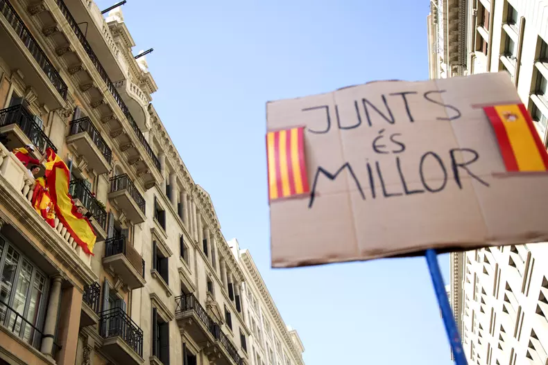 Un milion de spanioli au mărșăluit pentru unitatea țării în Barcelona