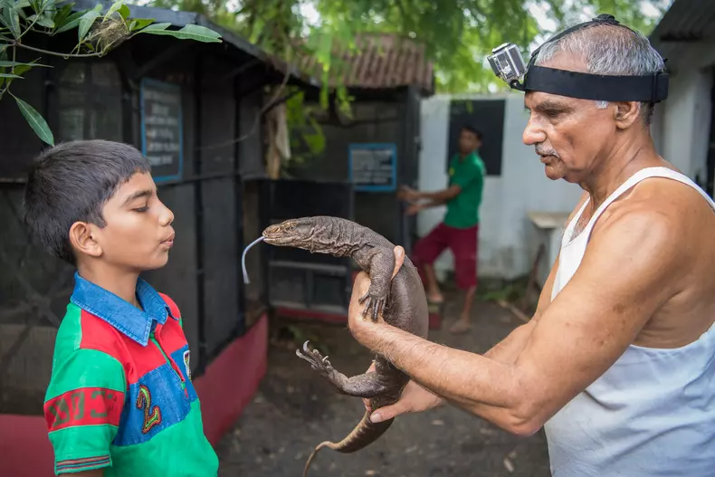 Prakash Amte a salvat peste 100 de animale sălbatice, având un sanctuar