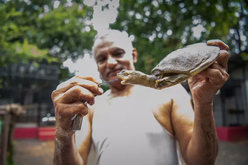 Prakash Amte a salvat peste 100 de animale sălbatice, având un sanctuar