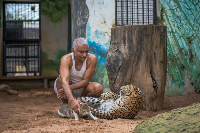 Prakash Amte a salvat peste 100 de animale sălbatice, având un sanctuar