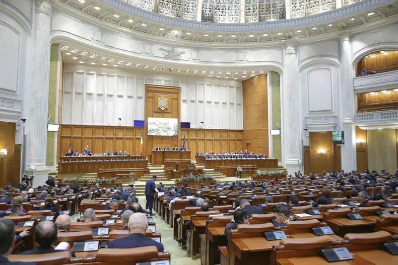 PNL a depus moțiunea simplă ”'Educaţi România, nu o pesedizaţi!”