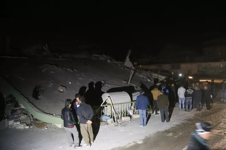 Cutremur de 7,3 grade la granița dintre Irak și Iran