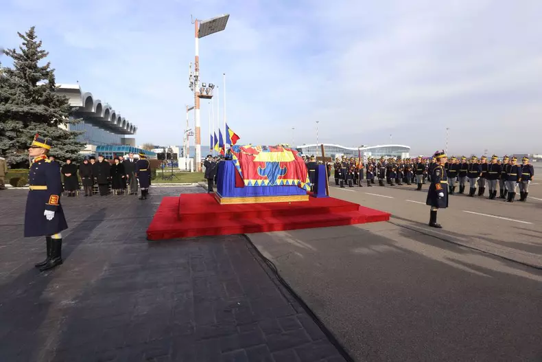 regele mihai aeroportul otopeni vlad chirea (9)