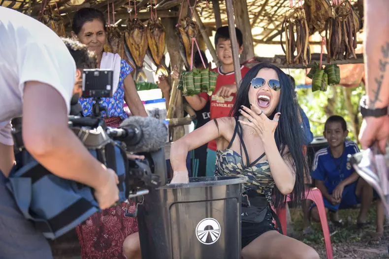 Daniela Crudu Asia Express