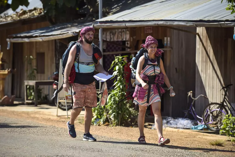 Lora si Ionut Ghenu Asia Express