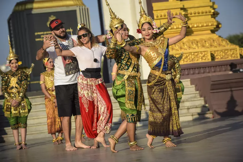 Lora si Ionut Ghenu Asia Express