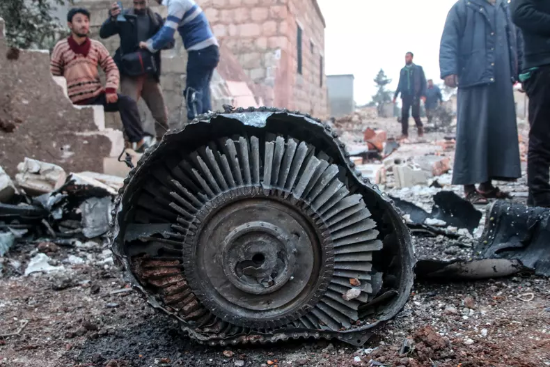 Un avion militar rusesc a fost doborât în Siria. Pilotul a fost ucis, după ce a fost capturat