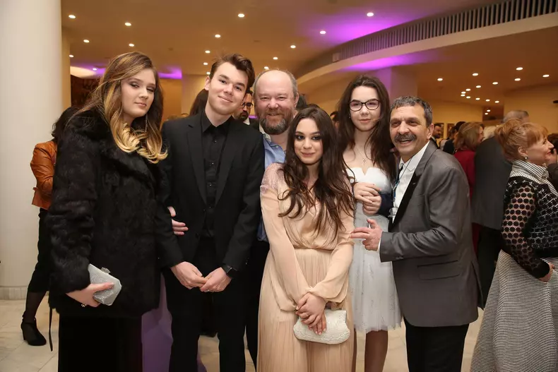 Mihai Constantin alaturi de fiul și fiica lui