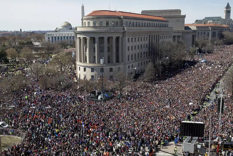 Proteste în masă în Statele Unite împotriva vânzării armelor