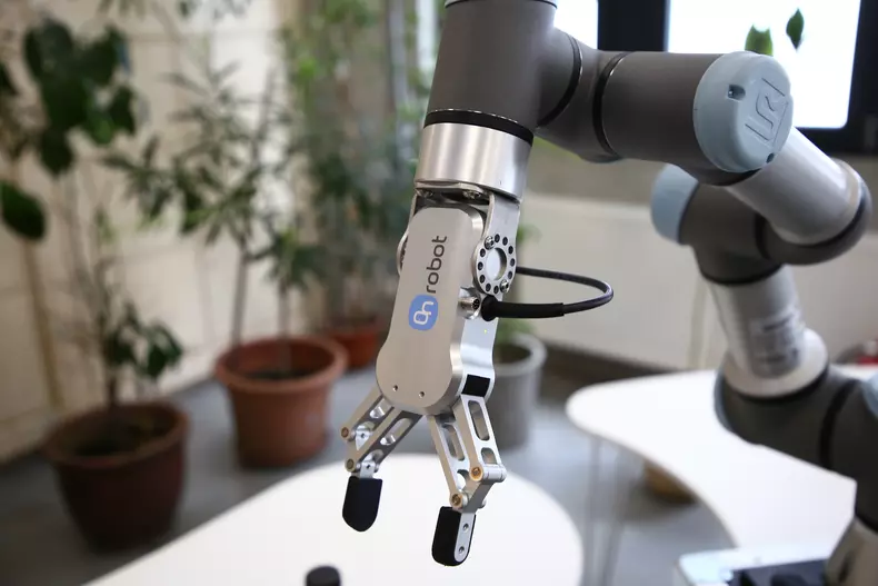 roboti colaborativi romanii colegi de serviciu cu robotii (3)