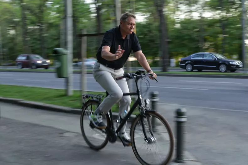 Klaus Iohannis, plimbare cu bicicleta Herăstrău