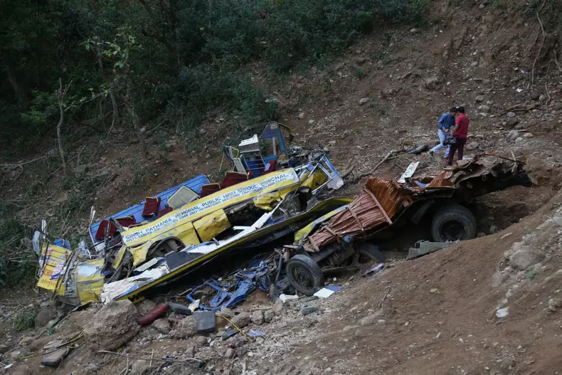 School bus accident kills 30 in Kangra