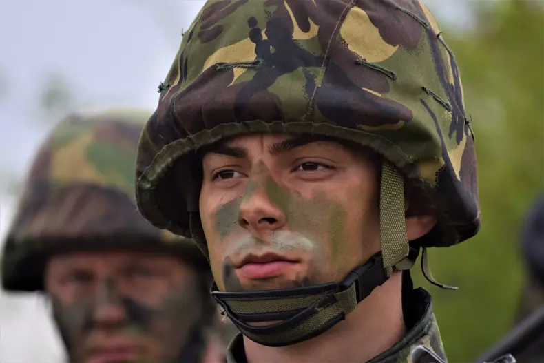 militar român în poligonul Smârdan