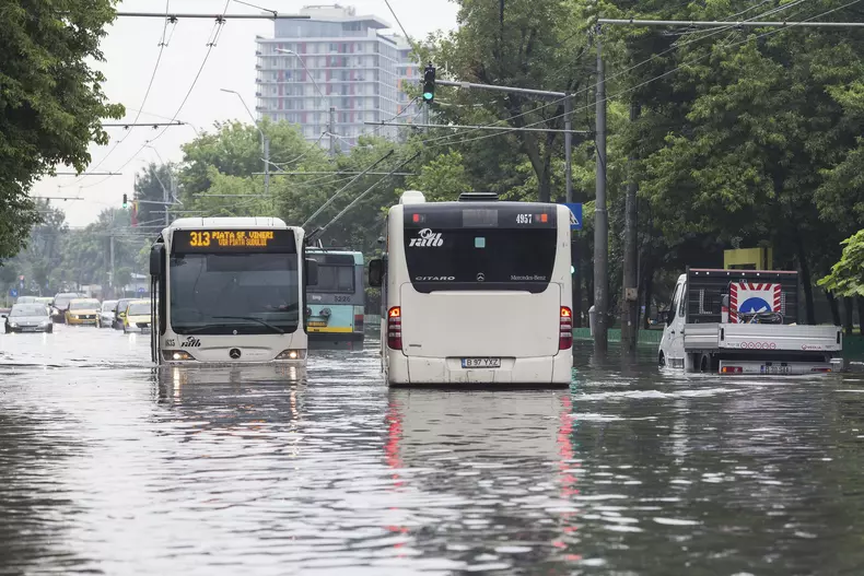 BUCURESTI - INUNDATIE - TINERETULUI