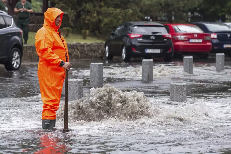 BUCURESTI - INUNDATIE - TINERETULUI