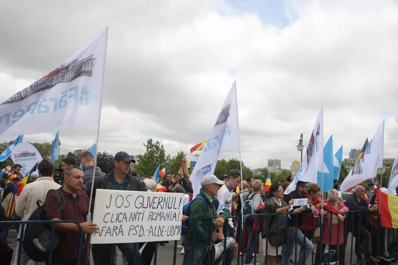 Proteste la Palatul Parlamentului în ziua moțiunii de cenzură