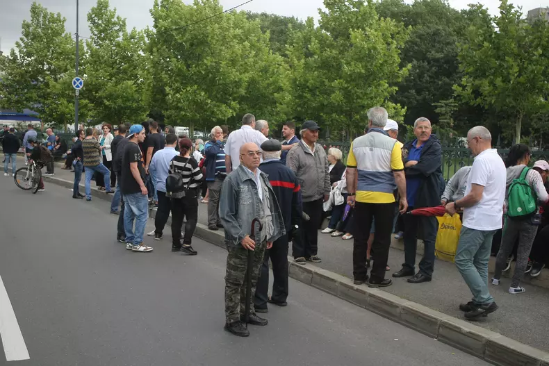 Susținători PSD în fața Palatului Parlamentului