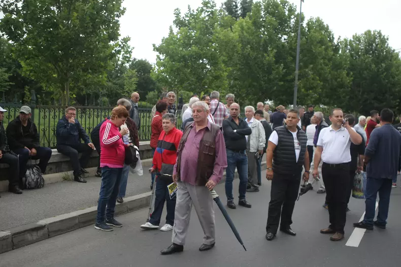 Susținători PSD în fața Palatului Parlamentului