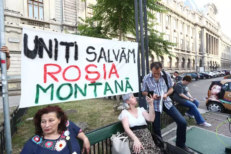 protest rosia montana vlad chirea (2)