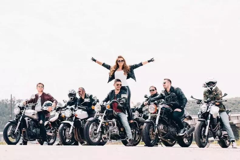 inspector principal Alexandru Ionașc, pe motocicletă