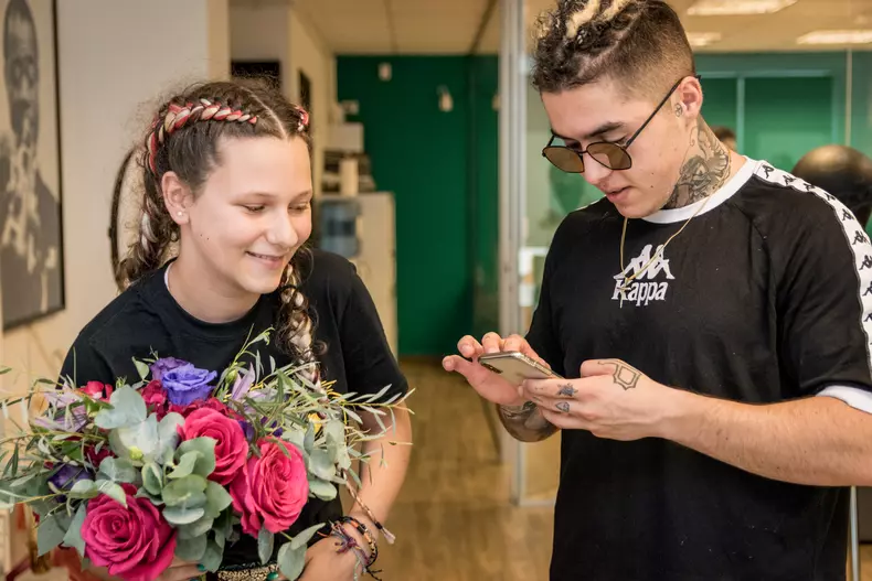 Iată ce cadou surpriză a primit azi o adolescentă de la tatăl său! Moment emoționant la iwonder.ro!