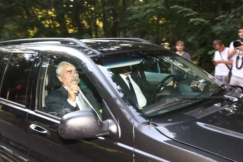 invitatii incep să sosească la nunta fiului lui liviu dragnea (4)