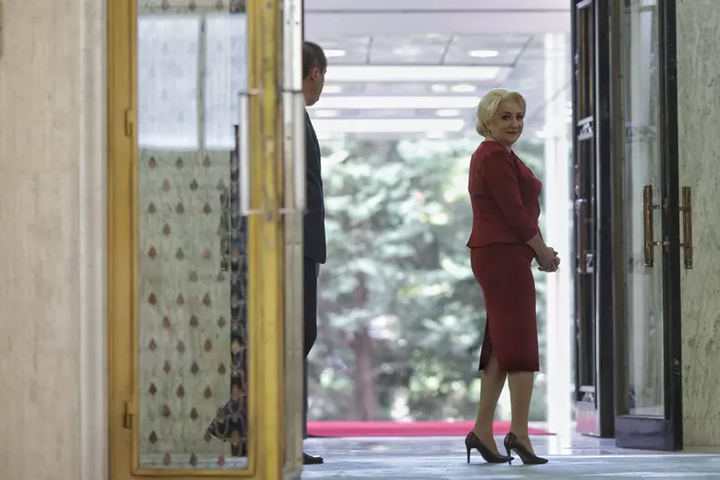 Anul şi ministrul, după 1989: Ritmul haotic în care România i-a schimbat pe responsabilii de pe cele mai importante domenii