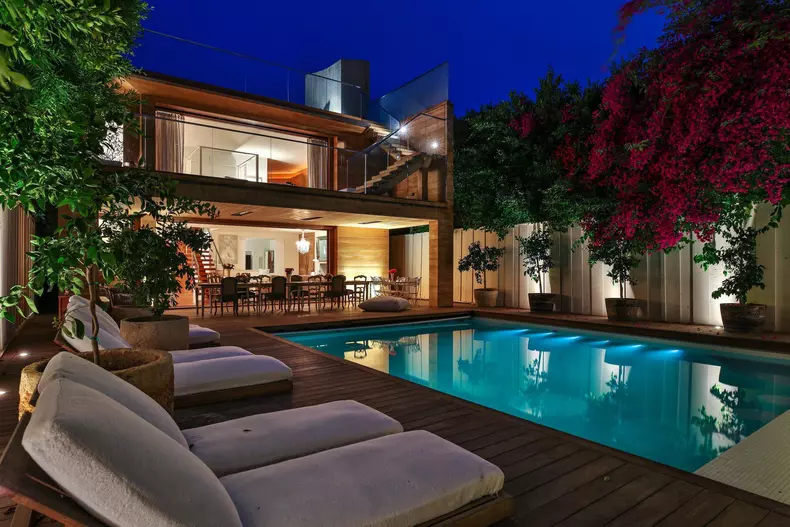 One-time Baywatch babe Pamela Anderson has put her Malibu home up for lease at $40,000-a-month.