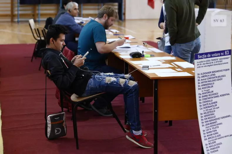 doi membri ai comisiei au refuzat sa dea mana cu Liviu Dragnea