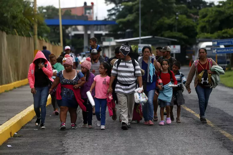 Mexico receives the advanced caravan of Honduran migrants