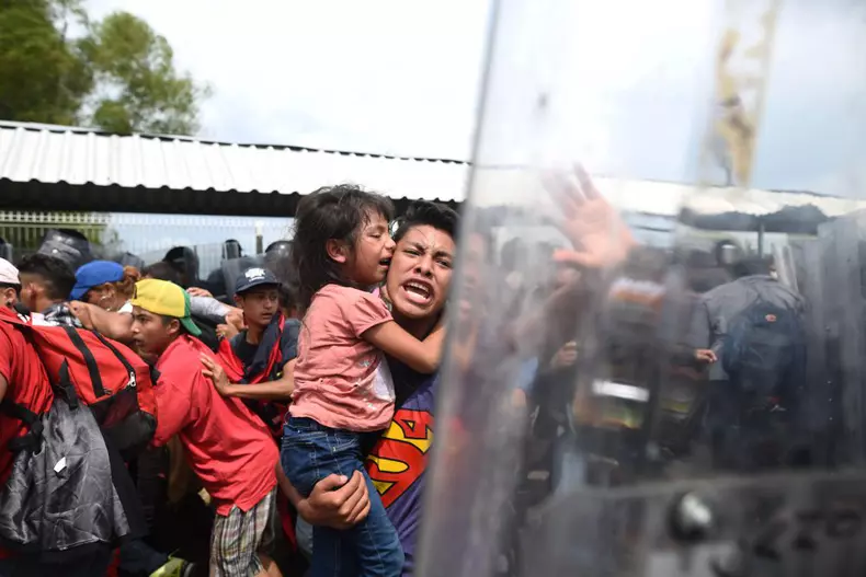 Tension on the border between Guatemala and Mexico with the arrival of Honduran migrants clamoring for passage