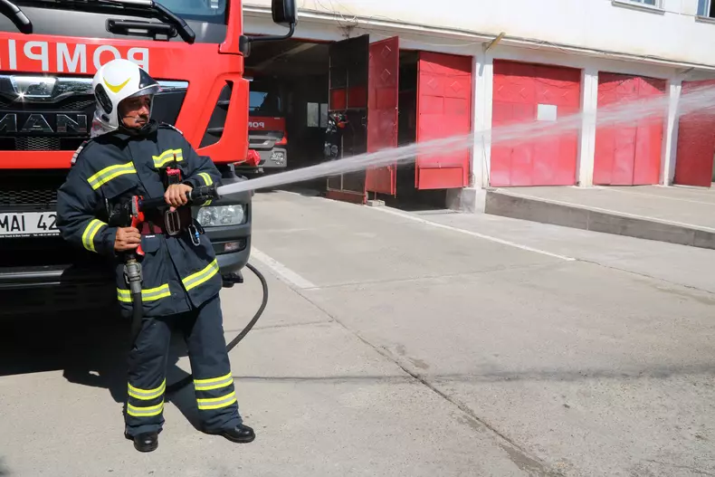 Plutonierul adjutant șef Aurel Negrea, de la Detașamentul de Pompieri Târgu Jiu