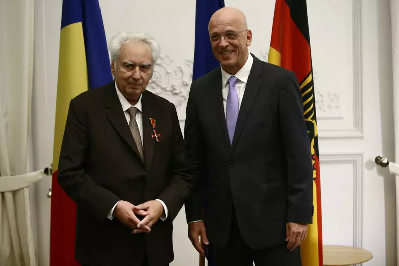 lucian boia decorat foro vlad chirea (14)