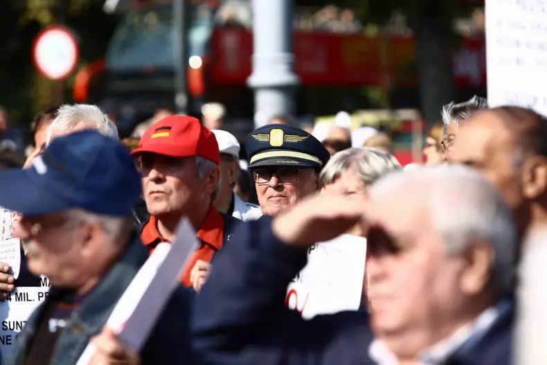 pensionarii protest in fata guvernului octombrie 2018 (8)