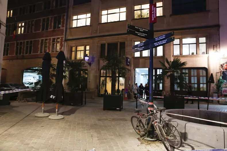Atac cu cuțitul în fața unei secții de poliție din Bruxelles