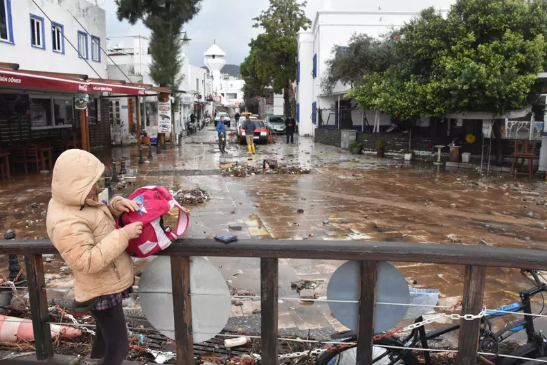 Orașul Bodrum luat de ape