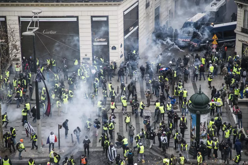 protest vestele galbene Paris, Franța