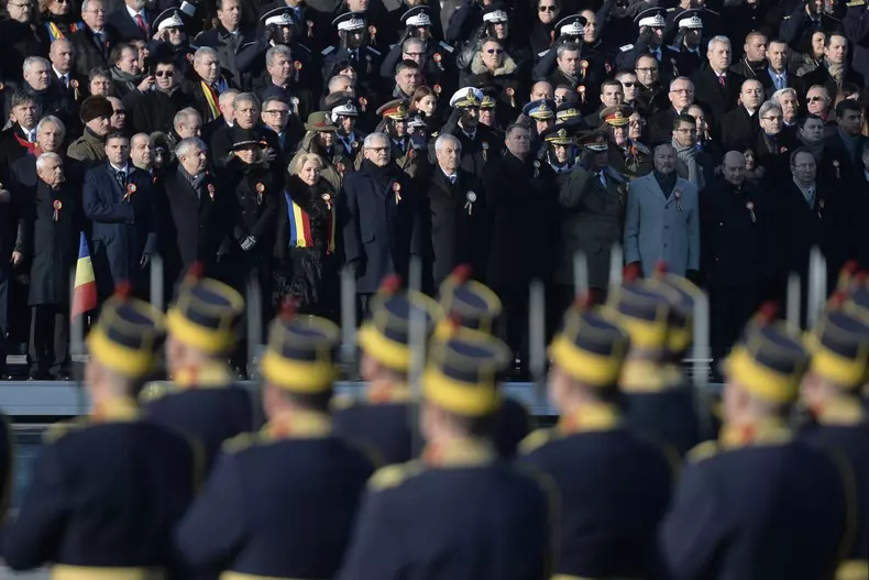 PARADA MILITARA - ZIUA NATIONALA - 1 DECEMBRIE - BUCURESTI