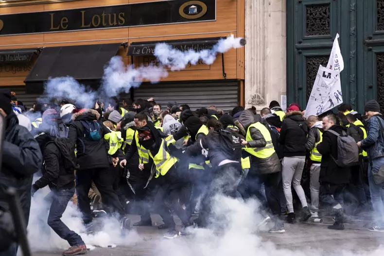 Yellow vests protest in Paris