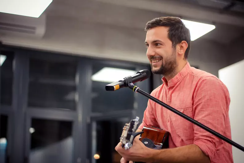 Cum să reziști în Asia fără telefon și cu program de călugăr budist